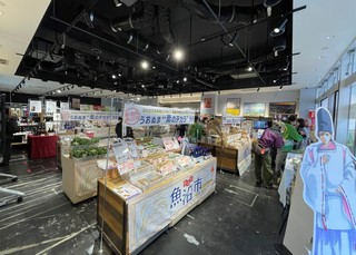 うおぬま“素のチカラ物産展”で市の物産をPR（10月8日）の画像