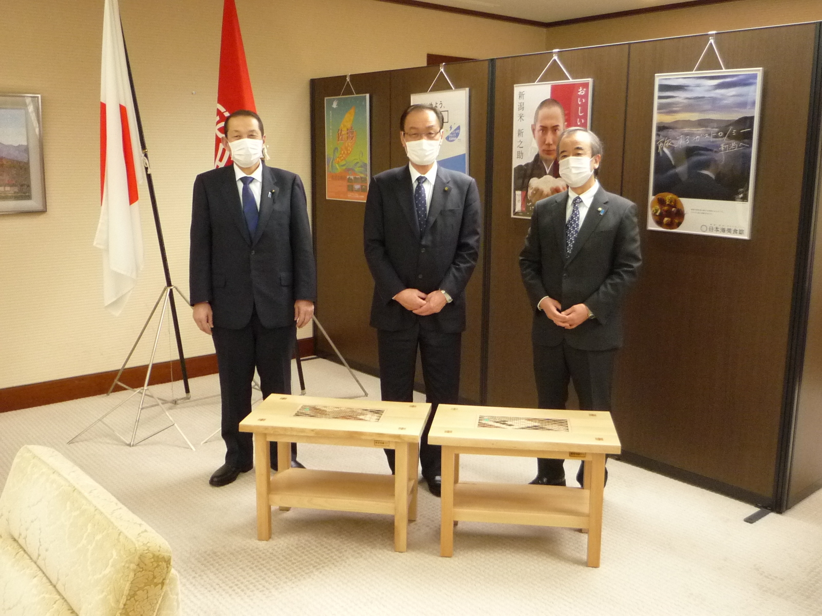 皆川雄二県議（左）、内田幹夫市長（中央）、花角英世知事（右）の画像