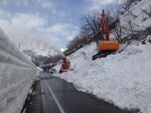 県道除排雪（雪庇処理）