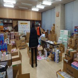 七尾市役所内の様子。物資が並んでいる。
