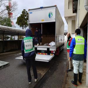 熊本県南阿蘇村と共同で荷卸し