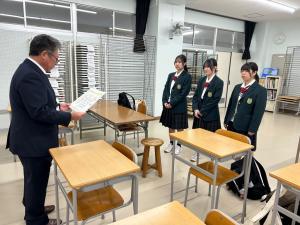 小出高校美術部1年生