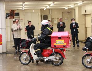 難が郵便元旦配達出発式