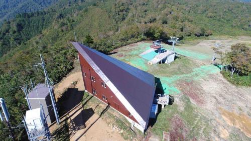 山頂ヒュッテ屋根葺き替え工事　完了