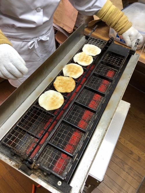 せんべい焼き作業