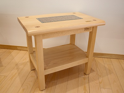 魚沼市産の木材で制作した組子入りサイドテーブル【有限会社　渡辺建具】