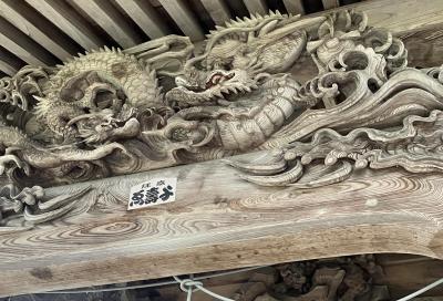 白山神社正面の彫刻