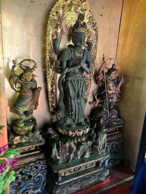 馬頭観音像やや斜めから