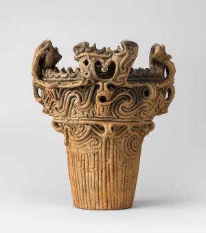 原居平　火焔型土器　全体