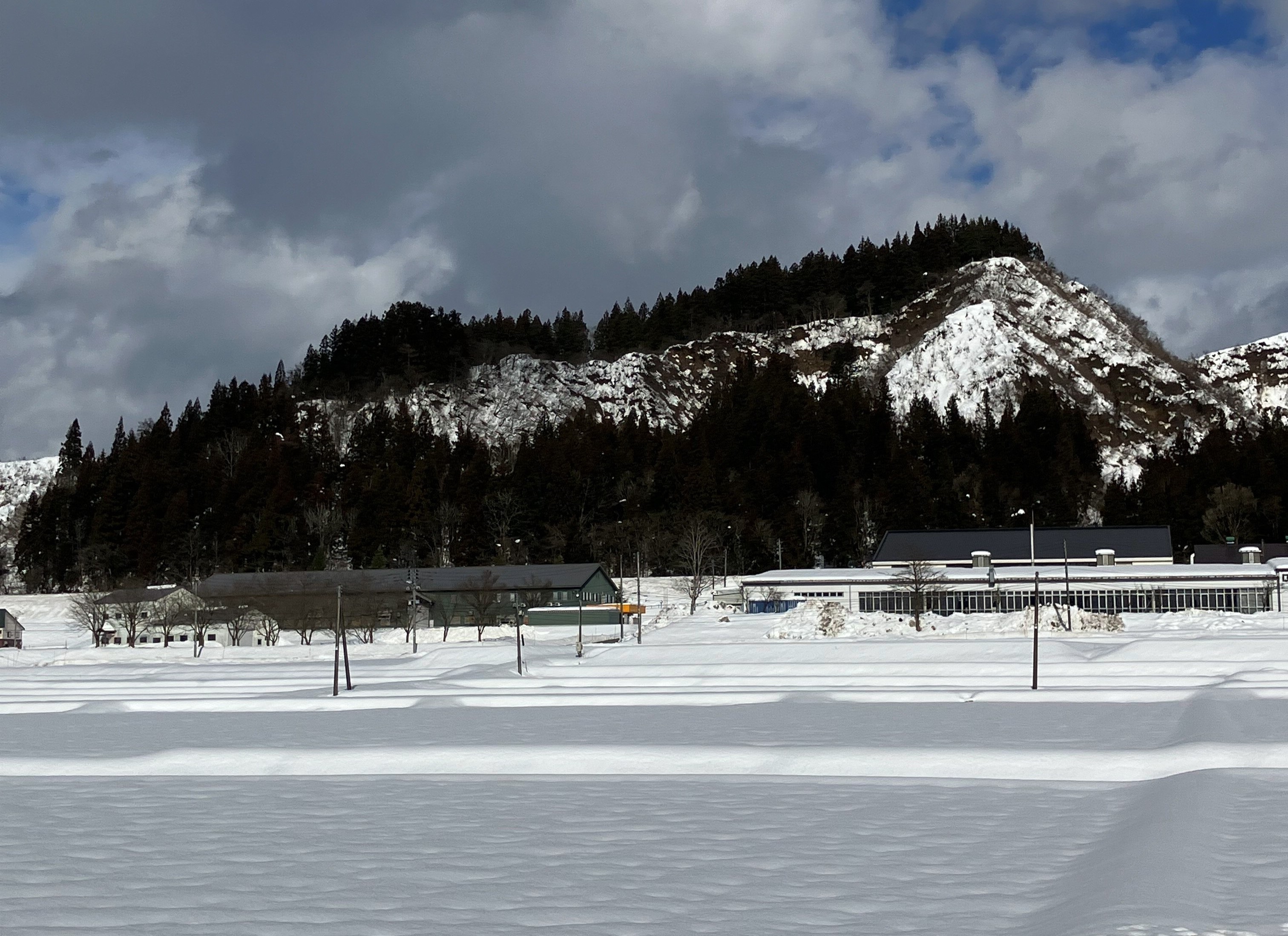 俎板平城（南から）