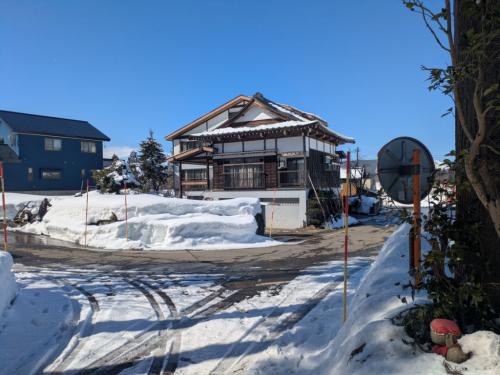 魚沼ヒミツ基地外観