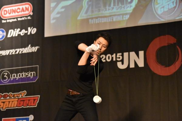 ヨーヨーを操る丸山氏