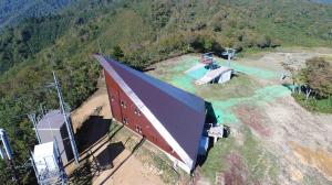 山頂ヒュッテ屋根葺き替え工事　完了